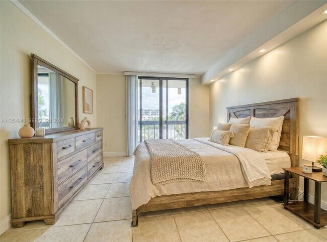 Building Photo - 6937 Bay Dr