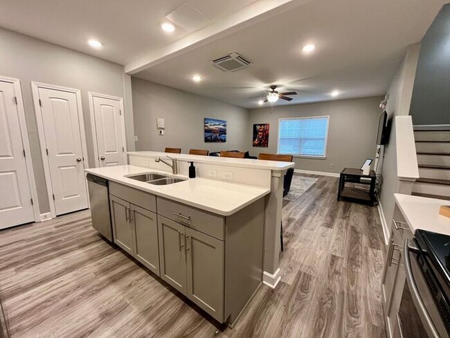 Building Photo - Shared Housing Experience in Memphis -> @t...