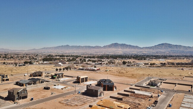 Building Photo - 729 C. Escondida