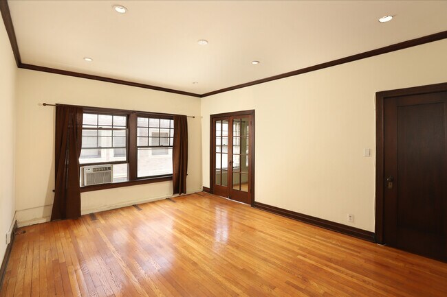 Building Photo - 2121 James M Wood Blvd