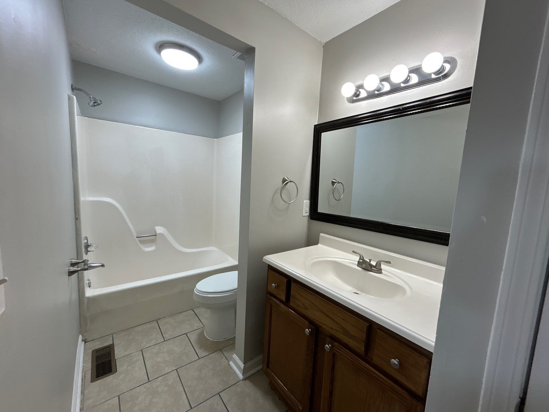 Building Photo - 37 Brianfield Dr