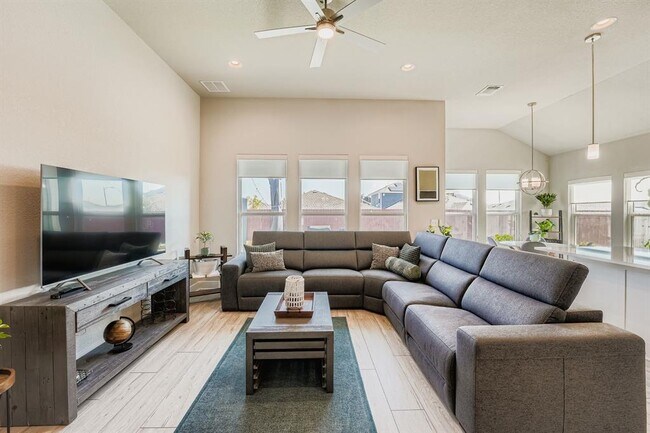 Building Photo - 9800 Grapevine Leaf Dr