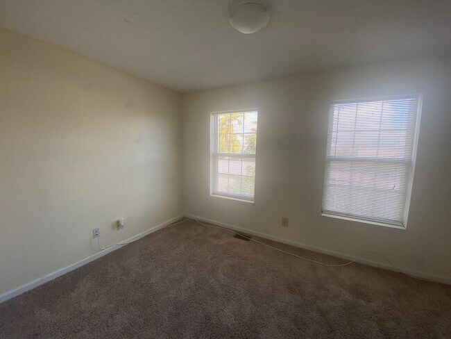 Building Photo - 3389 Northside Dr