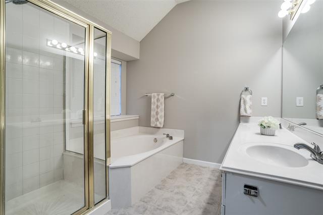 Building Photo - 10000 Queens Rd