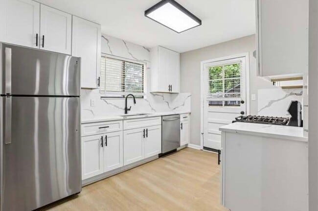 Building Photo - 5500 Gibson Dr