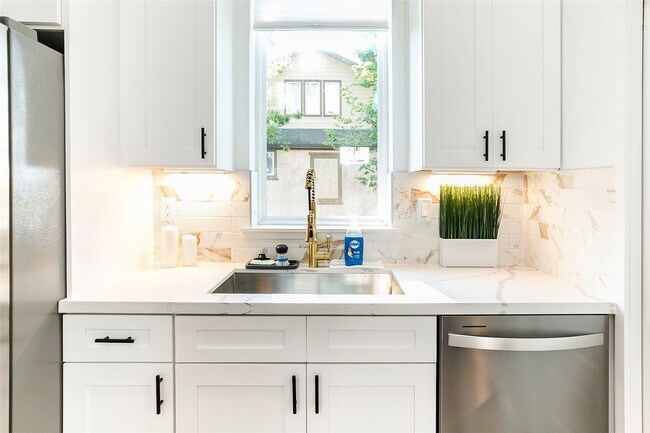 Building Photo - 4303 Chester St