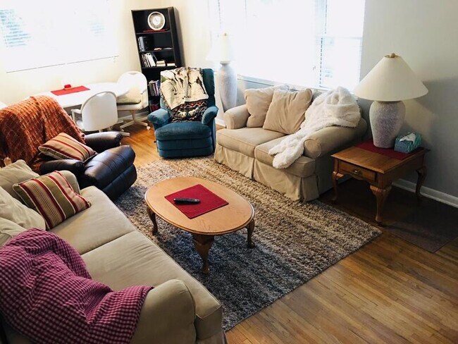 Building Photo - 5624 Lake St