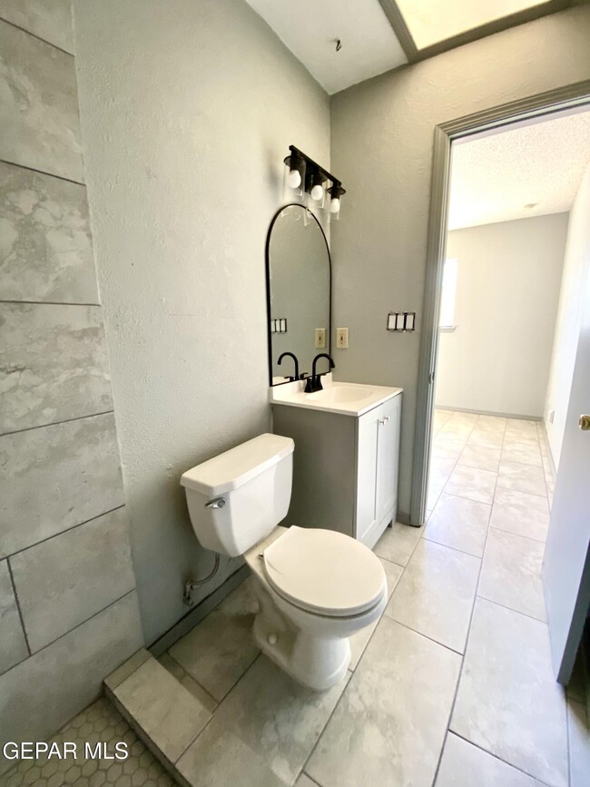 Building Photo - 4708 Frankfort Ave