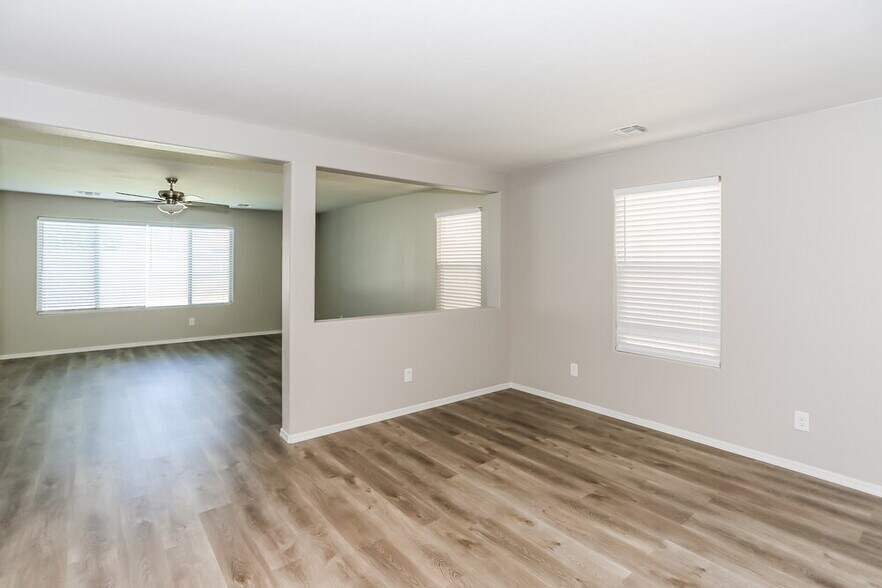 Building Photo - 12116 W Range Mule Dr