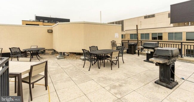 Building Photo - 915 E St NW