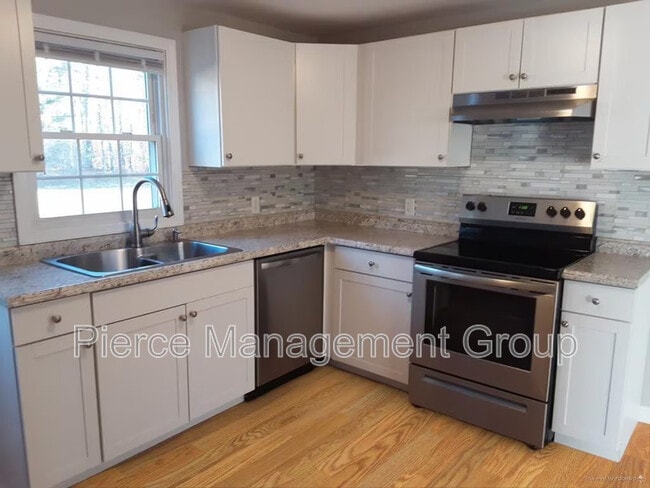 Building Photo - 9 Bayberry Ln