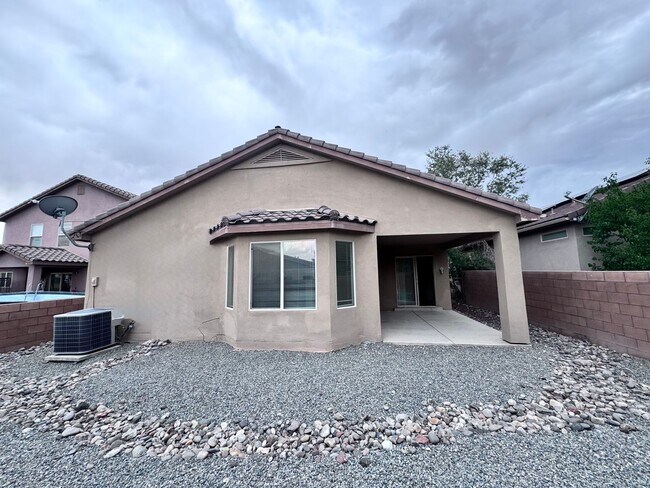 Building Photo - MOVE IN SPECIAL! Great 3 bed, 2 bath, 1575 sq ft home in Huning Ranch!