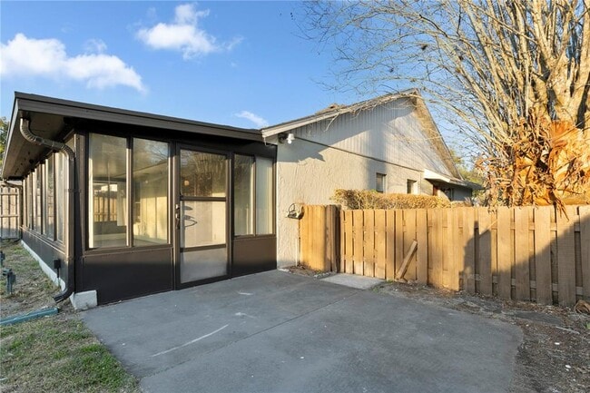 Building Photo - 5852 Shale Ct