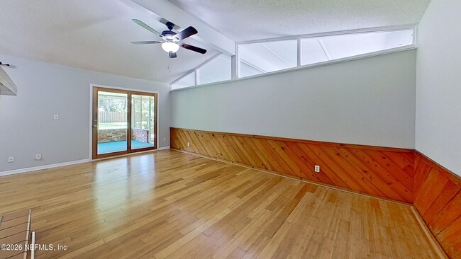 Building Photo - 1301 Kings Rd