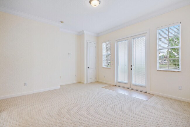 Building Photo - 1058 Vintner Blvd