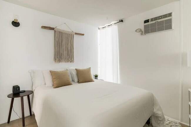 Building Photo - 1773 Torrance St