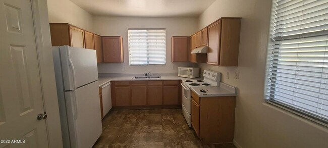 Building Photo - 4 Bedroom, 3 Bathroom Fincher Creek Home