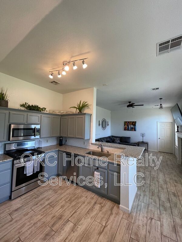 Building Photo - 16409 Otter Dr
