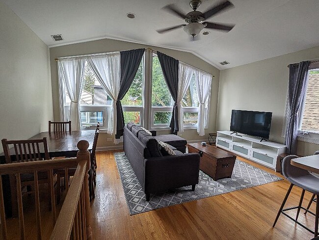 Sunny Upstairs Logan Square Apartment - 2109 N Bingham St