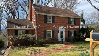 Building Photo - Lovely 4 Bedroom 3 Bath Home in South Roanoke
