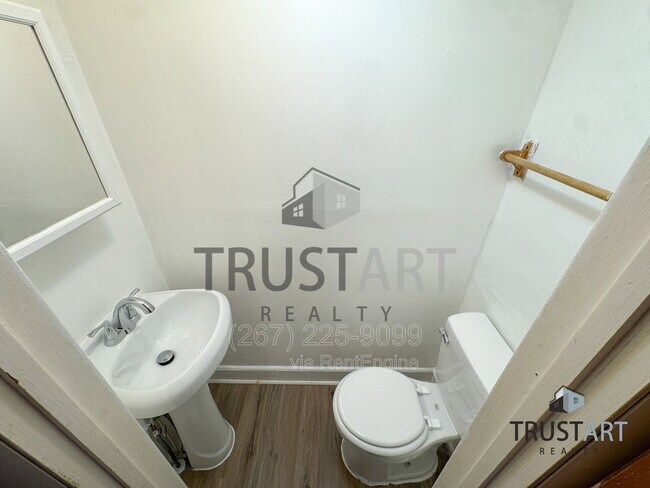 Building Photo - 5719 N Howard St