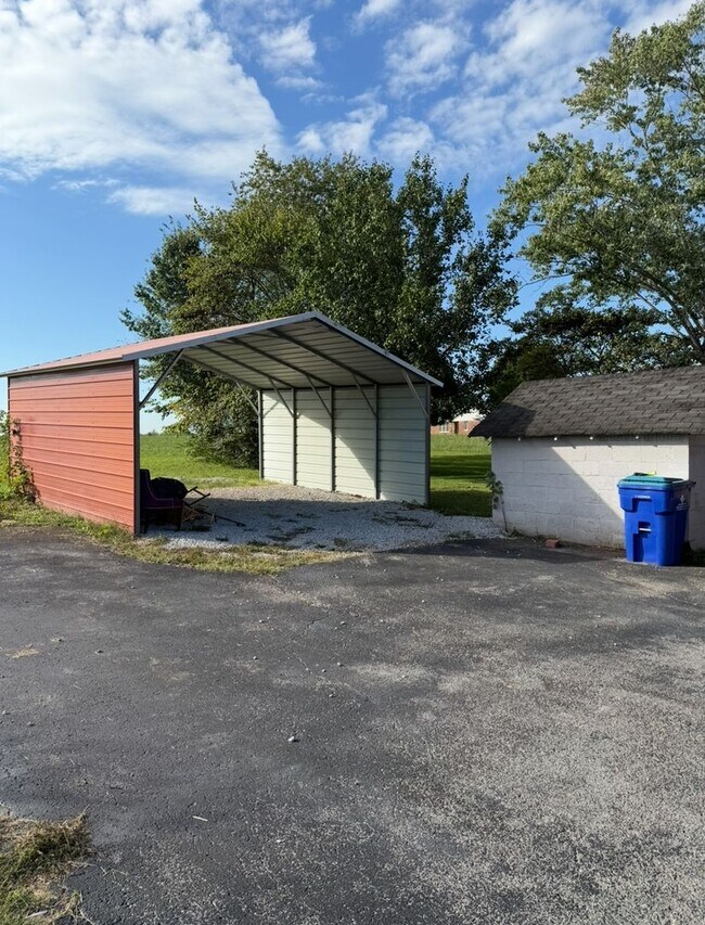 Building Photo - 3 Bed/1 Bath House