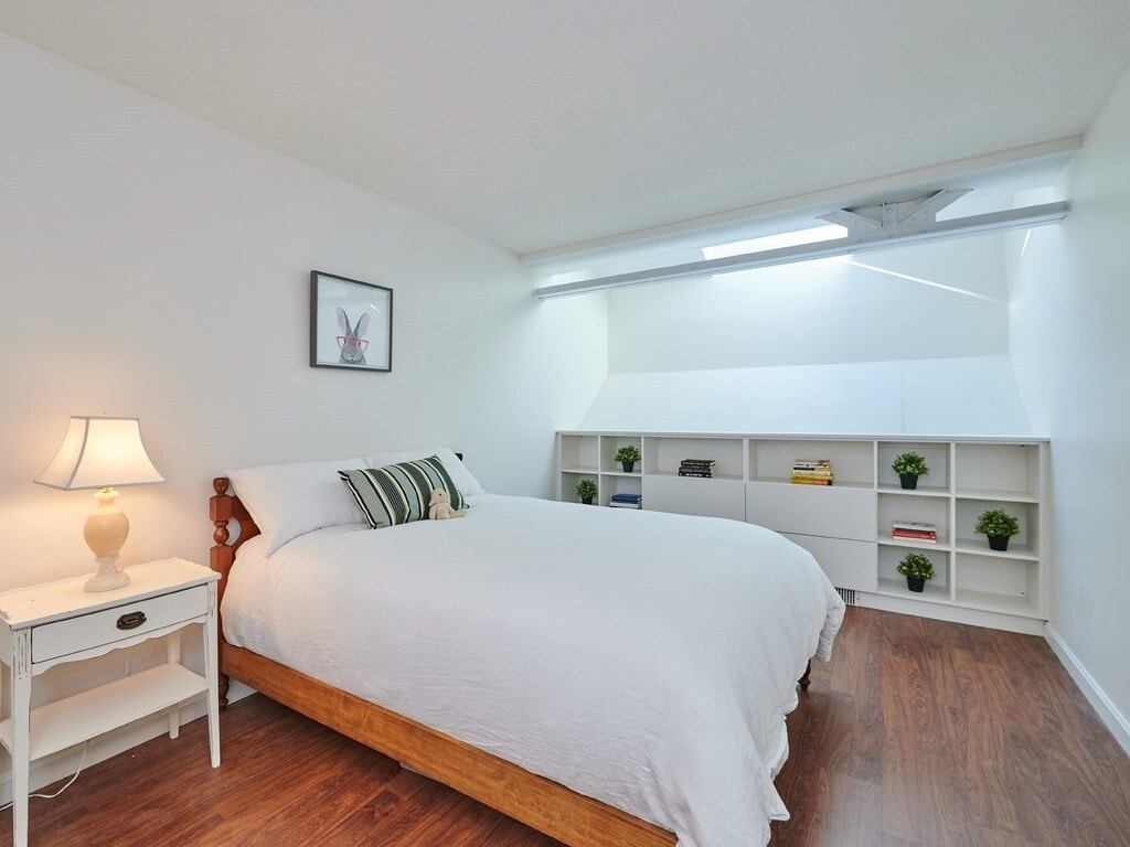 Building Photo - 106 13th St