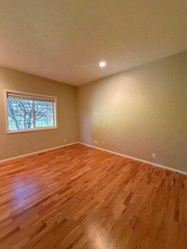 Building Photo - 3- Bedroom home in Hayden Bridge