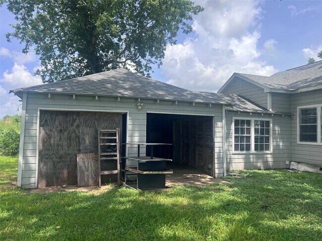 Building Photo - 709 Harrison Ln