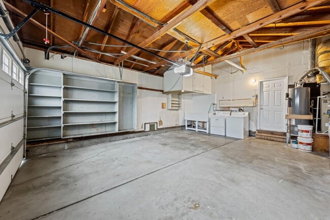 Building Photo - 464 Edelweiss Dr
