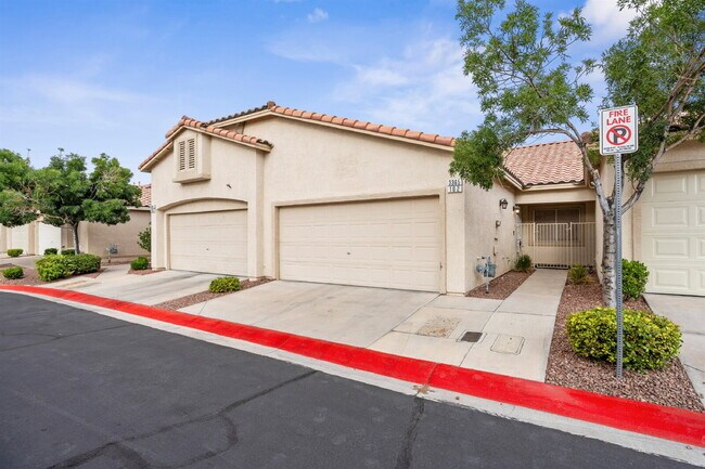 Building Photo - Charming and spacious single-story townhome nestled within a gated community in the desirable Nor...