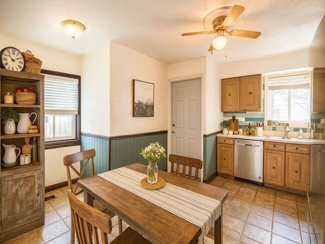 Building Photo - North Salt Lake 2 Bed 1 Bath - jetted tub!