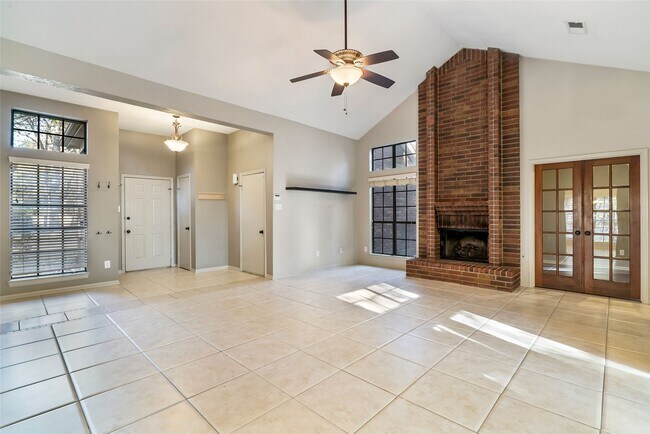 Building Photo - 2 Village Knoll Pl