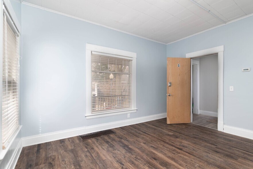 Building Photo - 435 S Westnedge Ct