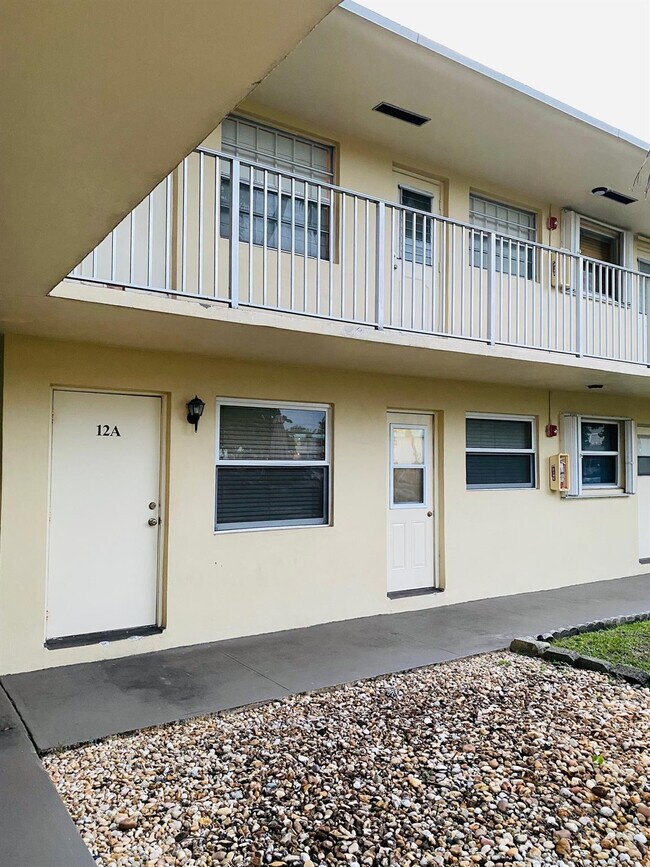 Building Photo - 1301 N 12th Ct