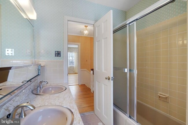 Building Photo - 513 Cathedral Dr