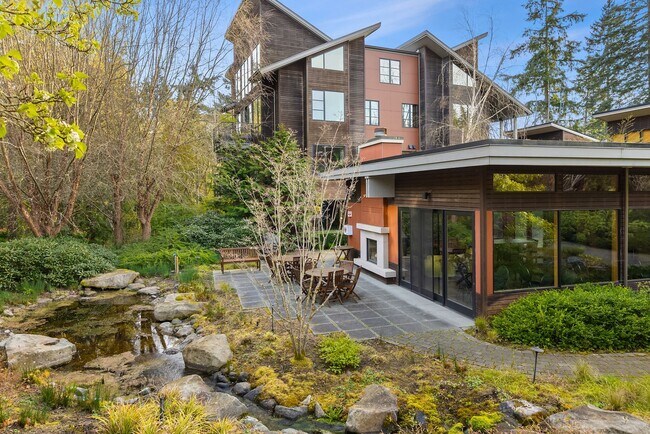 Building Photo - 610 NE Vineyard Ln