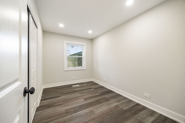 Building Photo - 16752 Artesian Ave