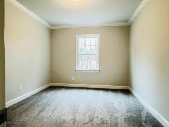 Building Photo - Single Family 4 Bedroom 3 Bathroom for Rent - Guest Bedroom Down