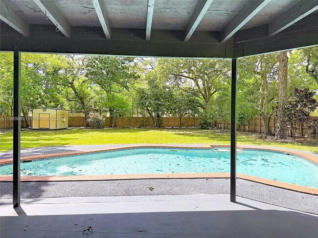 Building Photo - 4330 SW 7th St