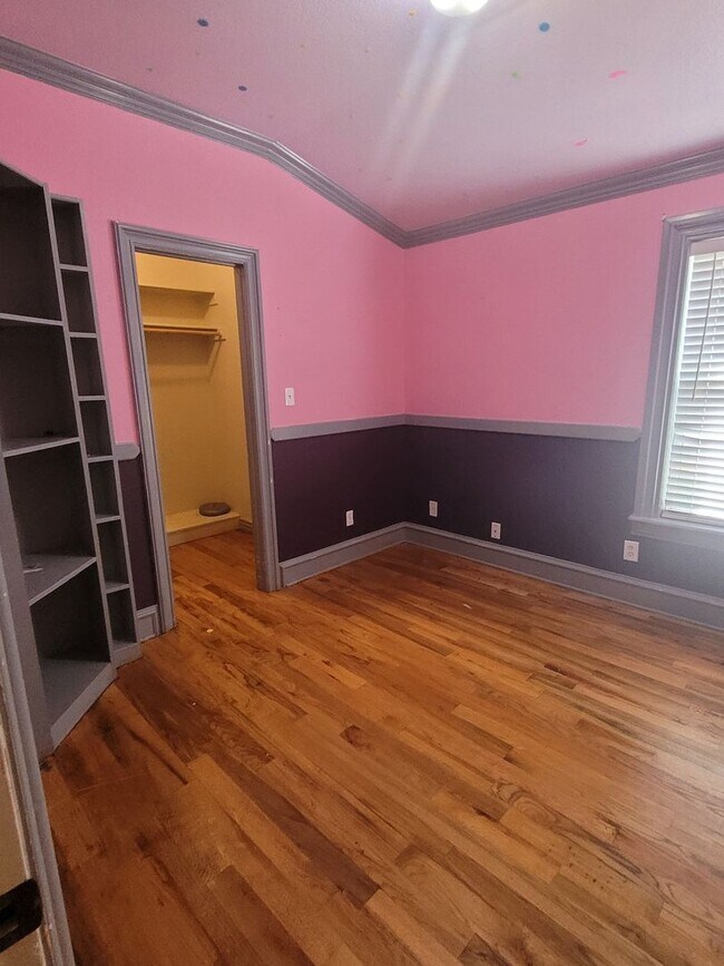 Building Photo - Great 3 bedroom in Meadowbrook area! Ask a...