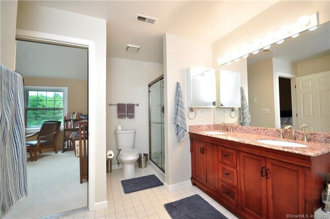 Building Photo - 93 Litchfield Ponds Dr