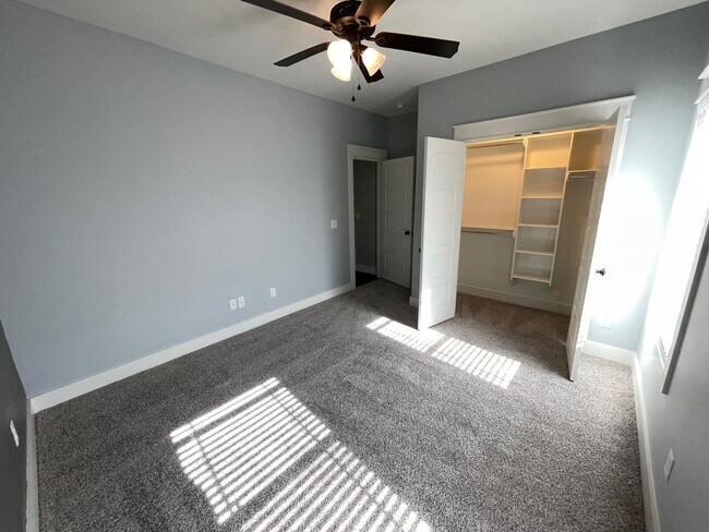 Building Photo - 202 Crestwood Ln