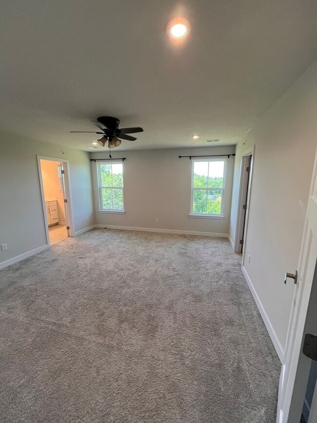 Building Photo - 437 Greenwood Dr