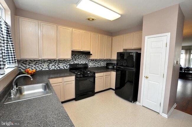 Building Photo - 6702 Riverfront Dr