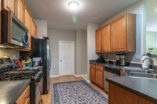 Building Photo - 431 Pine Lake Cir