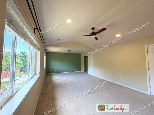 Building Photo - Amazing 5 Bedroom Home in Bothell with Gorgeous Finishes and Large Family Room!