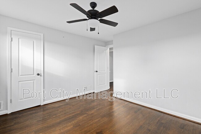 Building Photo - 885 Jaydee Ave