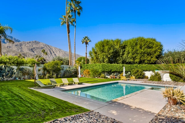 Building Photo - 1411 Via Isla