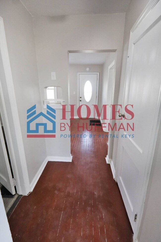 Building Photo - Two Bedroom House | Move In Ready!